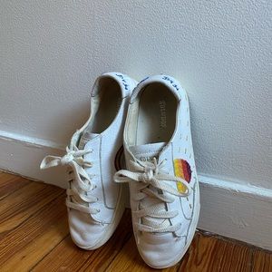 Peace out sun sneaker Soludos